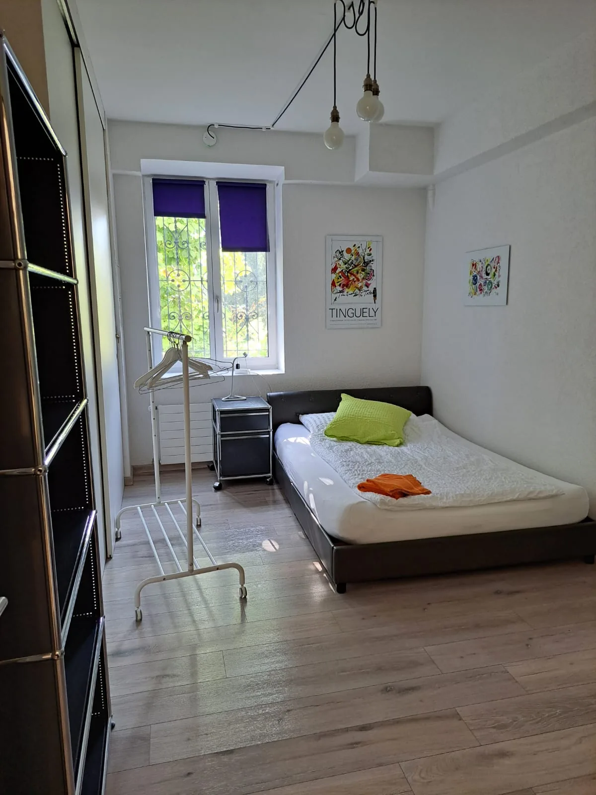 Schlafzimmer Blau – 4-Zimmer Wohnung im Untergeschoss
