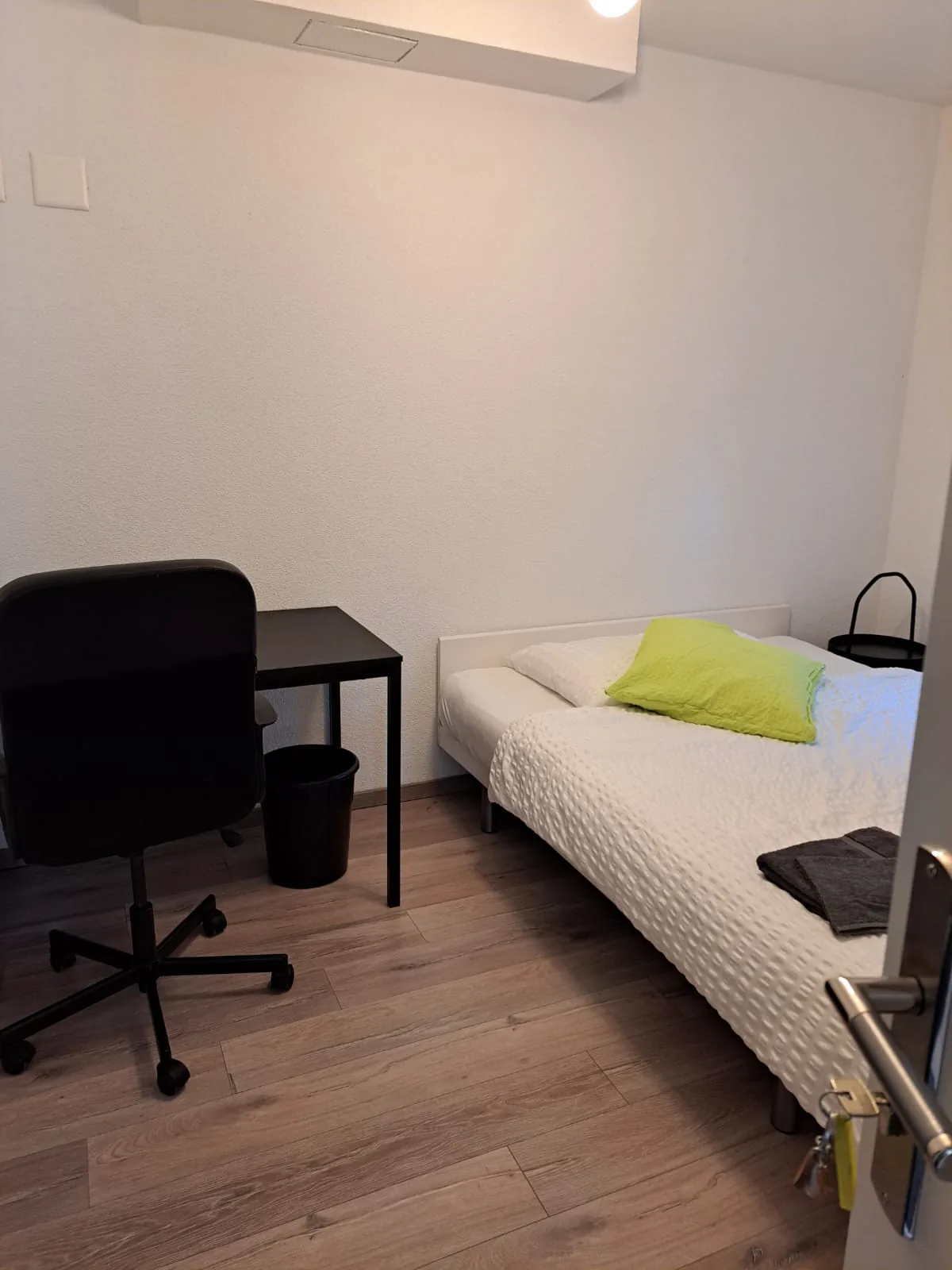 Schlafzimmer Grün – 4-Zimmer Wohnung im Untergeschoss