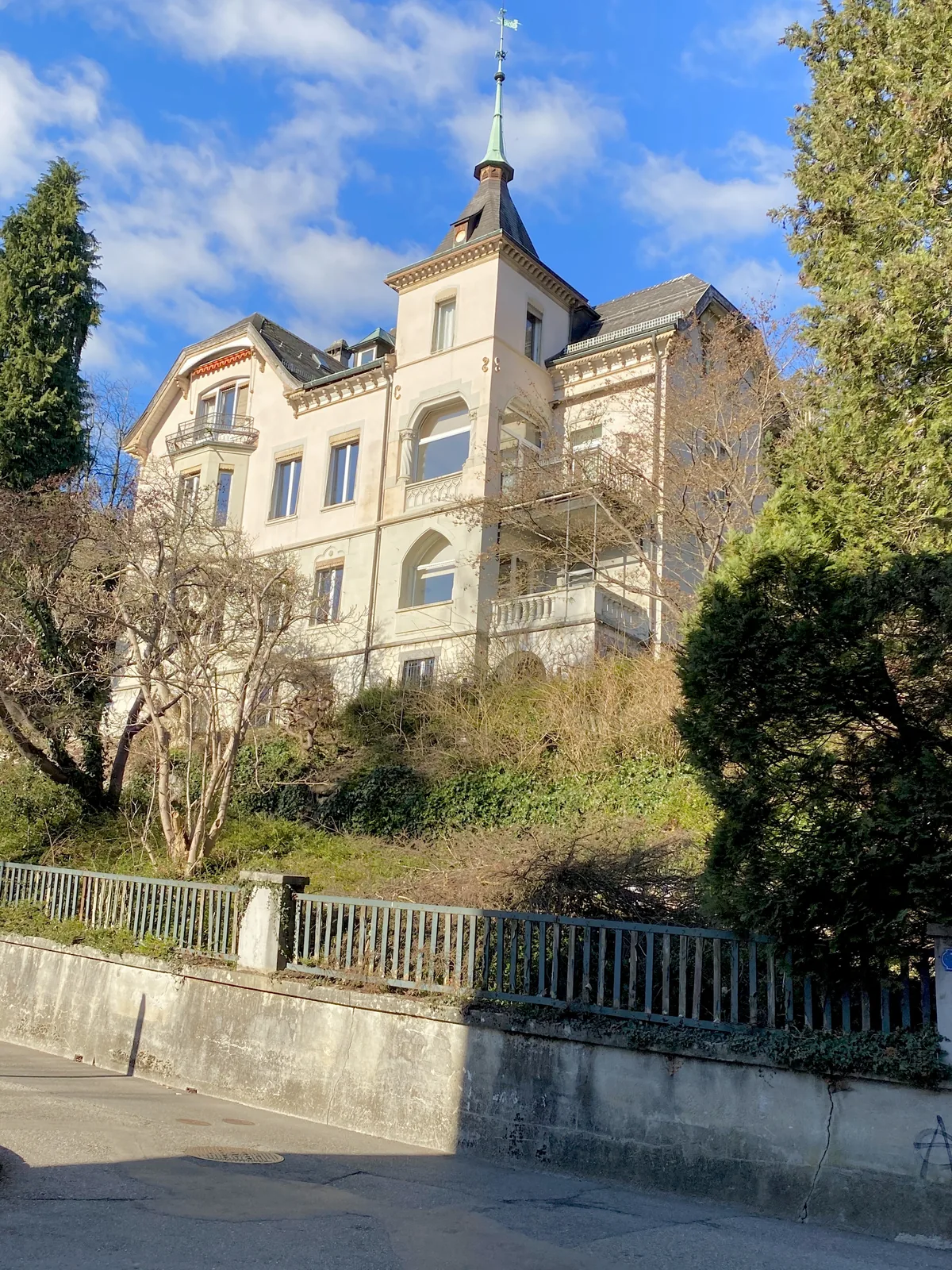 Villa und Garten – 4-Zimmer Wohnung im Untergeschoss