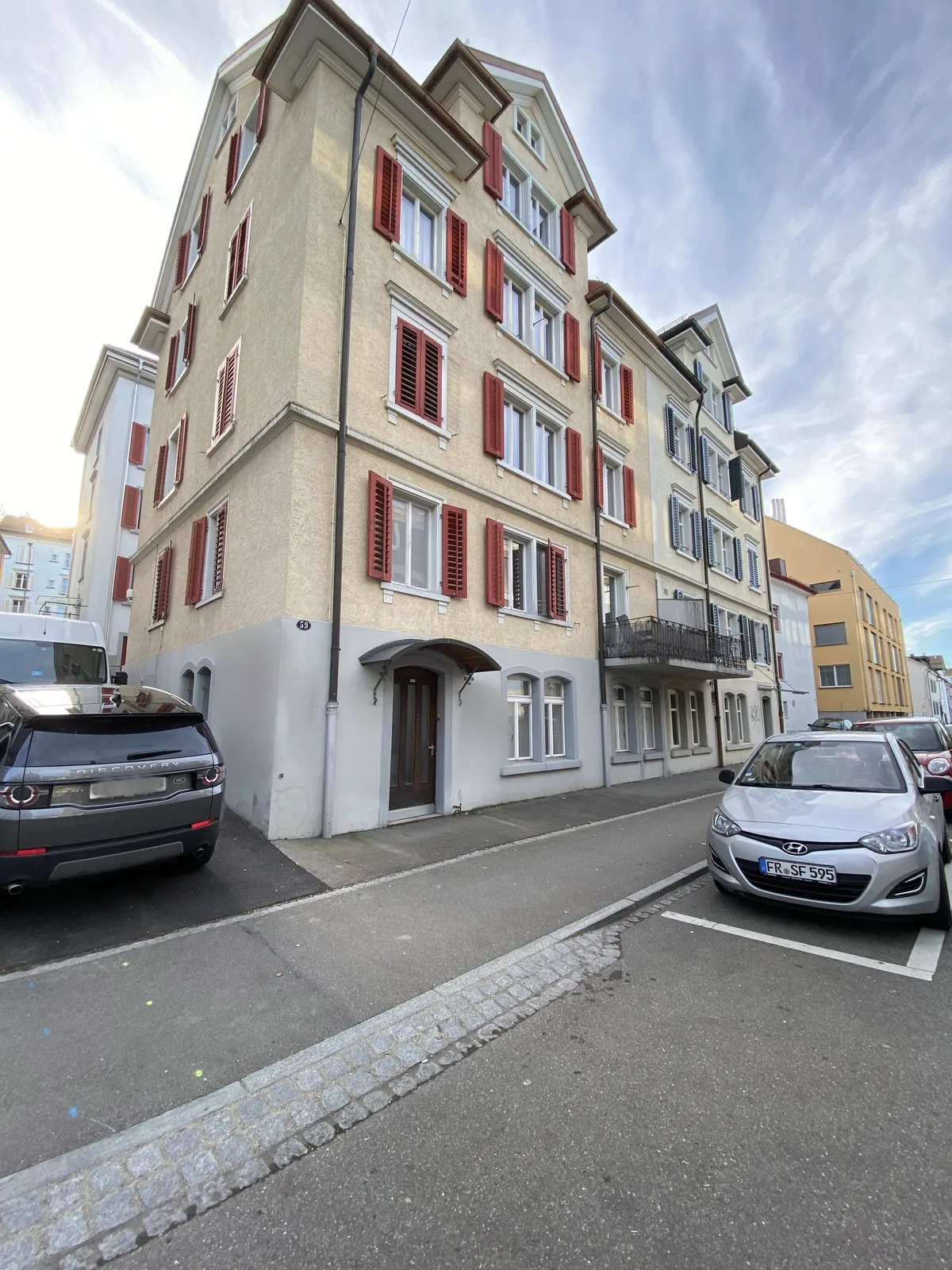 Hausansicht – 4-Zimmer Wohnung im 3. OG