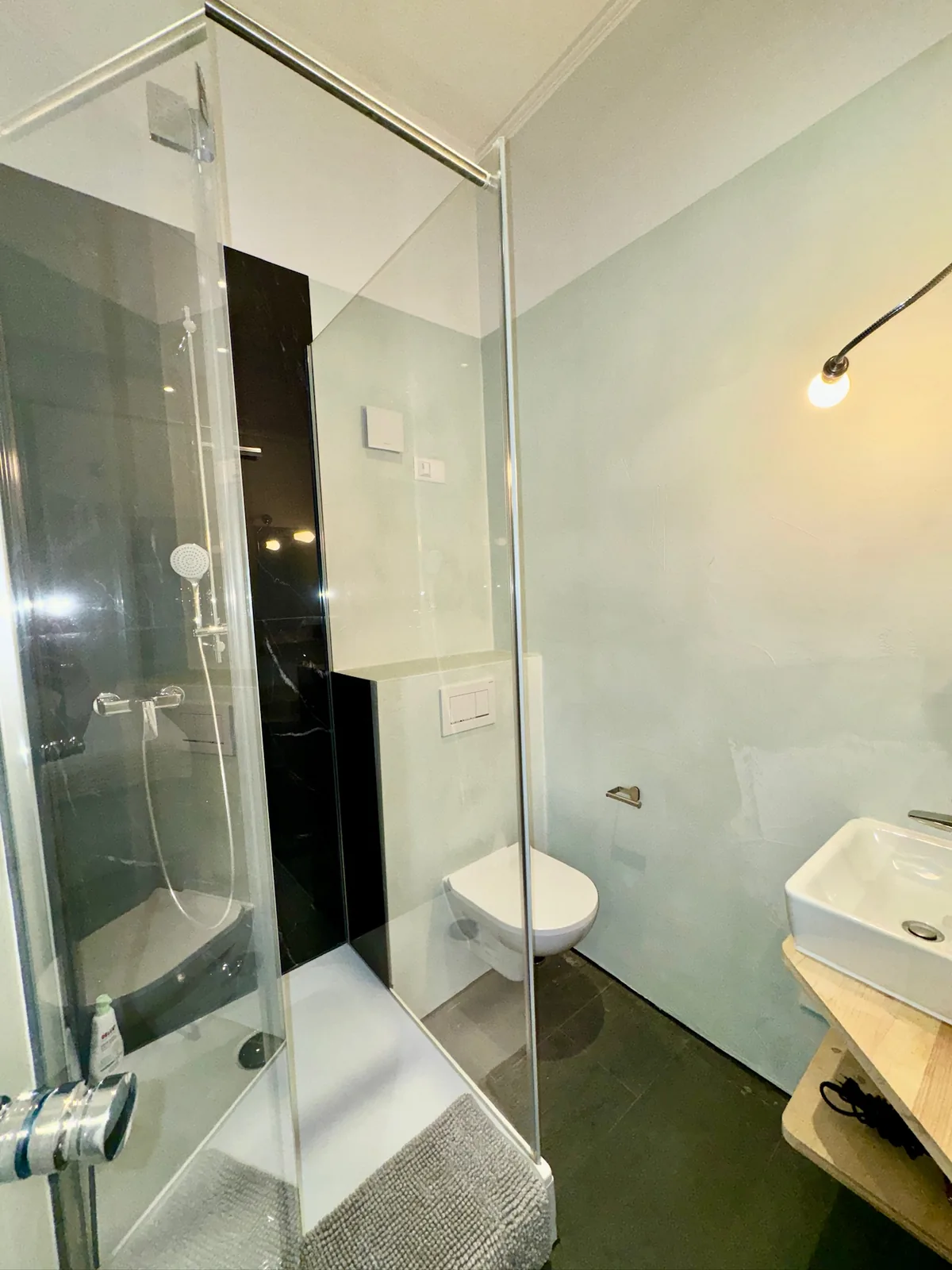 Badezimmer – 1-Zimmer Wohnung West im Hochparterre