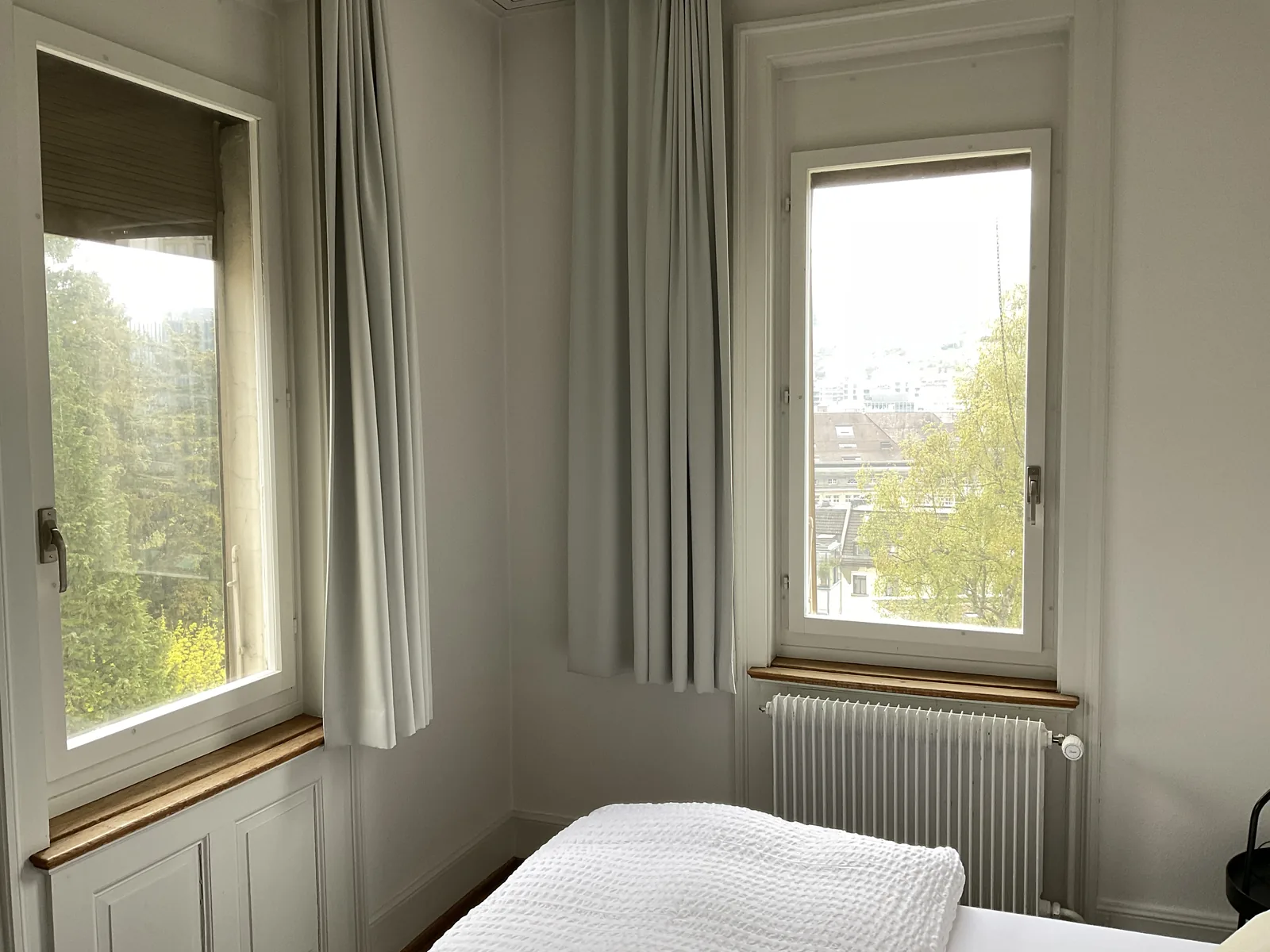 Turmzimmer Süd – Fenster – 6-Zimmer Wohnung im 2. OG (DG)