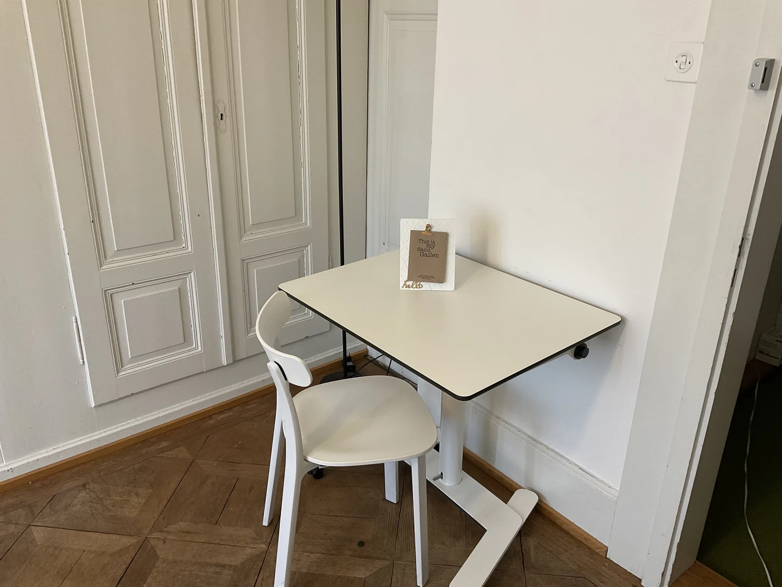 Balkonzimmer Süd – Arbeitsbereich – 6-Zimmer Wohnung im 2. OG (DG)