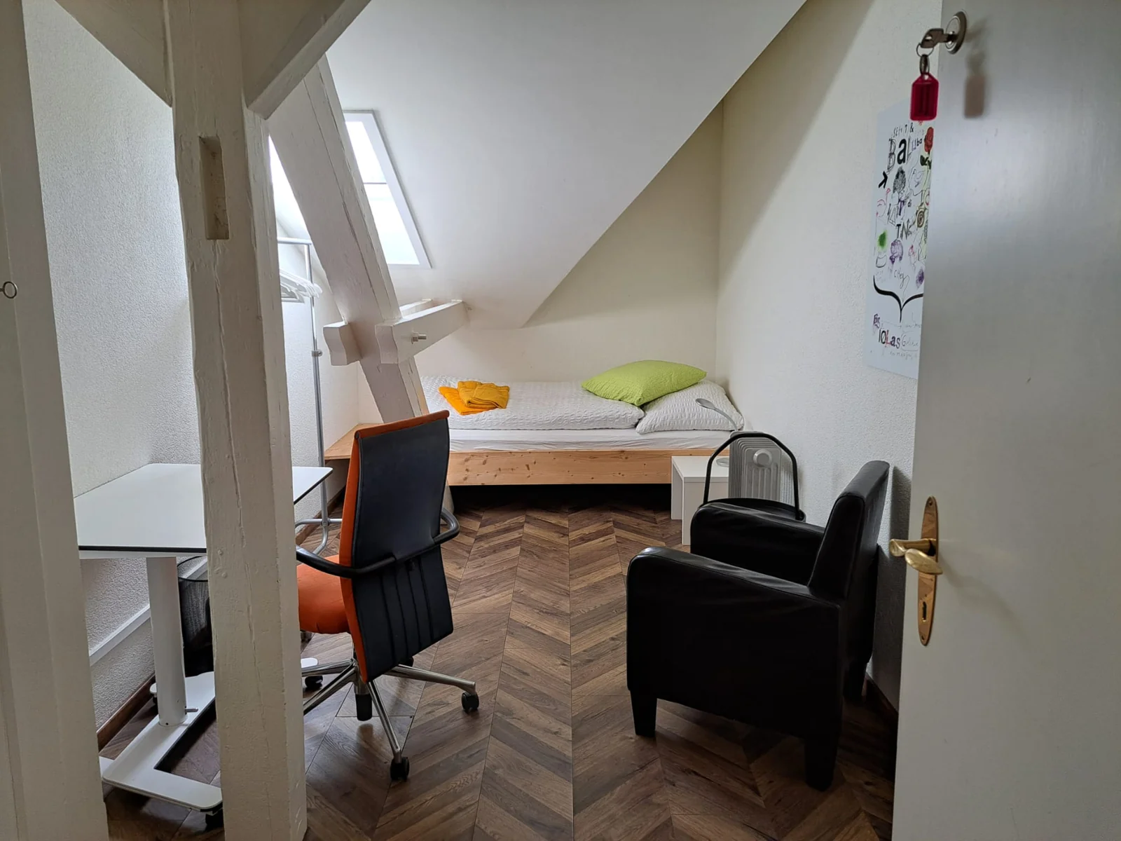 Dachfensterzimmer Süd – 6-Zimmer Wohnung im 2. OG (DG)